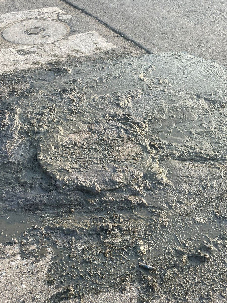 CMeneses_G's tweet photo. @CHVNoticias Y si a eso le suman estos eventos en las villas con la gestión de SMAPA .. 7 días esperando y llamando para que nos vengan a resolver este problema de colapso de aguas servidas.. puros “mañana vienen”  @SMAPA_MAIPU @TomasVodanovic @AndreaSoto75 https://t.co/ZQUkPtlI8Z