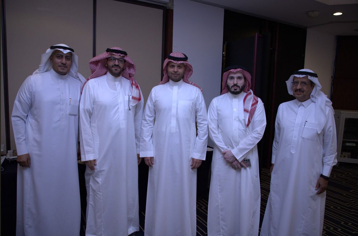 سعادة نائب محافظ هيئة الاتصالات وتقنية المعلومات م.عمر الرجراجي،وسعادة المستشار م.منصور العبيد رئيس لجنة الاتصالات وتقنية المعلومات بغرفة الرياض و سعادة د.عبدالرحمن العريني،وسعادة الاستاذ أحمد الطايفي،وسعادة الأستاذ فهد الغانم المدير العام في ملتقى الاستثمار في الشركات الناشئة.