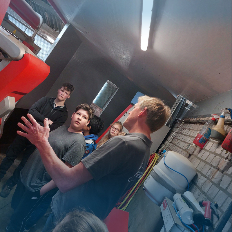 Dat gezond leven ook leuk kan zijn, ontdekken
vmbo en praktijkonderwijs scholieren tijdens de
Food Challenge in Noord Oost Nederland.
Schoolteams strijden om de beste poké bowl op een
boerderij🍛

De challenge wordt in samenwerking met ons en
andere partners georganiseerd🤝