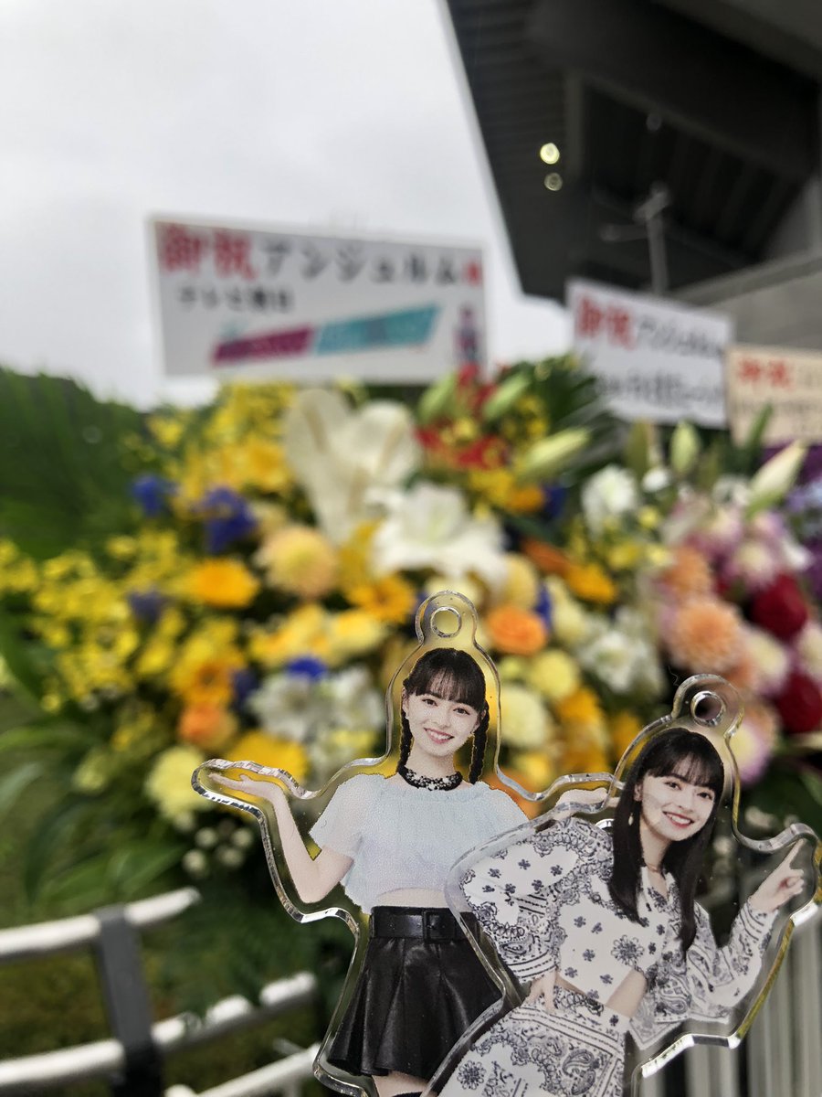 KamiCop_1024's tweet photo. #あざとくてなにが悪いの　さんのお花あった〜〜嬉しい〜〜☺️ #アンジュルム615 https://t.co/8lUwM1mxnS