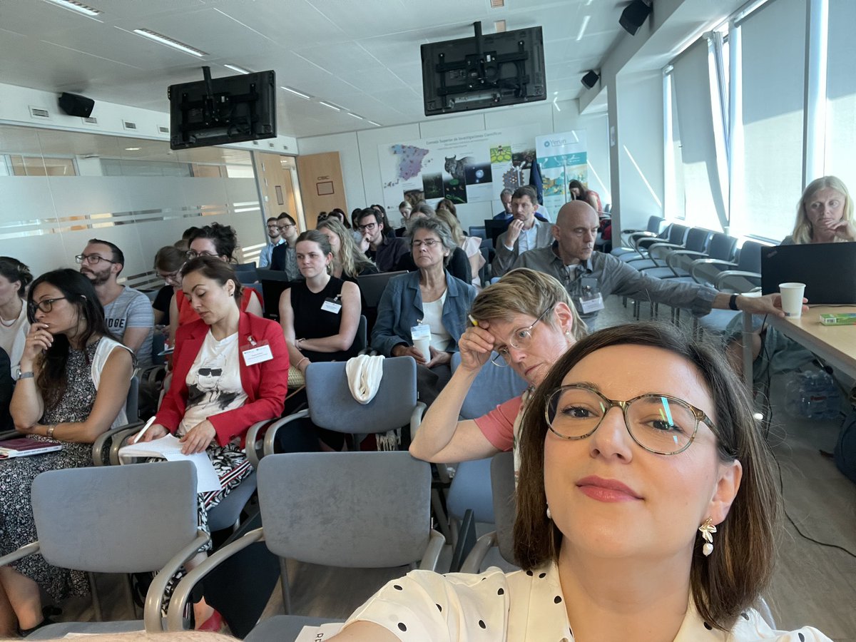 SilviaY_SGR's tweet photo. We kicked off! @LinkEDURES multiplier event in our @YERUN_EU office. Thank you colleagues from @UniBremen @UAntwerpen @Uni_of_Essex @UTORV @MaastrichtU @uc3m for delivering on this project #doctoraleducation #jointprogrammes https://t.co/gQTKgA0Su8