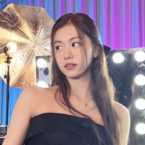 haobinstape's tweet photo. Justice for this beautiful girl who is just fulfilling her dreams.
The fact that haters hate on her despite her being 16 is absolutely DISGUSTING and ABSURD.Apologize to her .
#justiceforgaram #ot6 #garamdeservesrespect #Garam_in https://t.co/fEhxIf9v5h