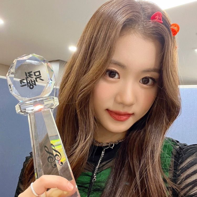 haobinstape's tweet photo. Justice for this beautiful girl who is just fulfilling her dreams.
The fact that haters hate on her despite her being 16 is absolutely DISGUSTING and ABSURD.Apologize to her .
#justiceforgaram #ot6 #garamdeservesrespect #Garam_in https://t.co/fEhxIf9v5h