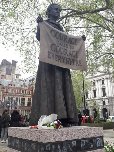 Amershammuseum's tweet photo. Read about the local #Amersham suffrage campaigners and their contribution to WWI in an article by Alison Bailey https://t.co/NDilvklnIn The photo shows the statue of Millicent Fawcett - the first woman to be honoured with a statue in Parliament Square #MuseumWeek22 #freedommw https://t.co/3NfJGzp185