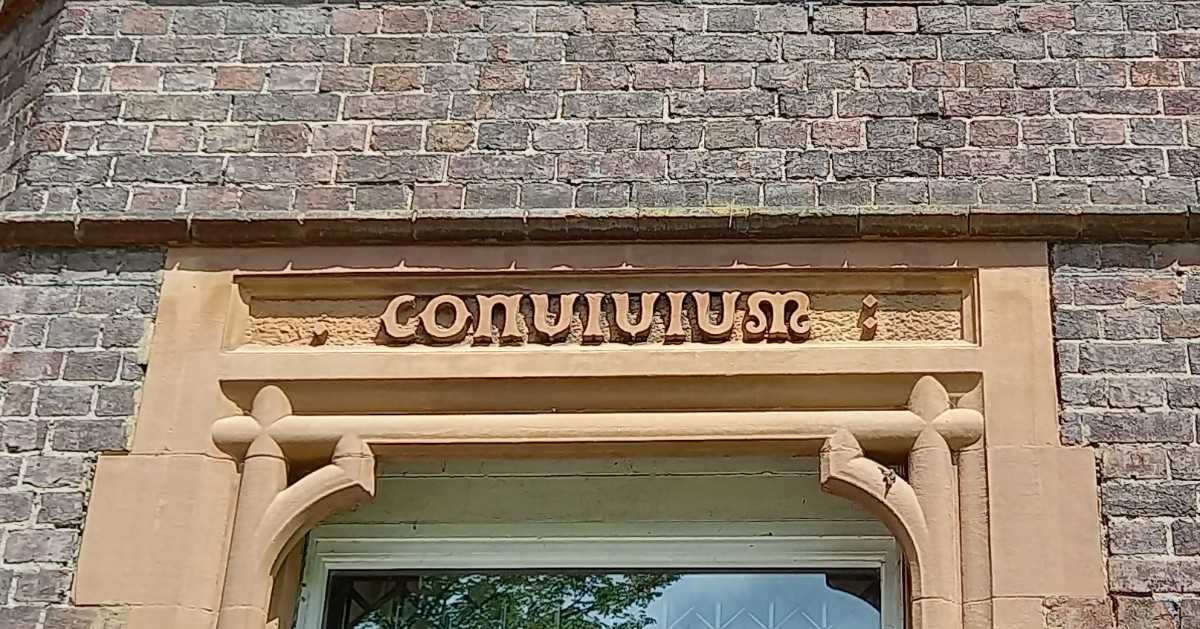 WardownHouse's tweet photo. 🔍Did you know the inverted 'W' shape in the Latin inscription was an inspiration for the Wardown House logo and carpet design? 🔎

#WardownWednesday #Design #Architecture #Interiordesign https://t.co/jKkYcZy3fR