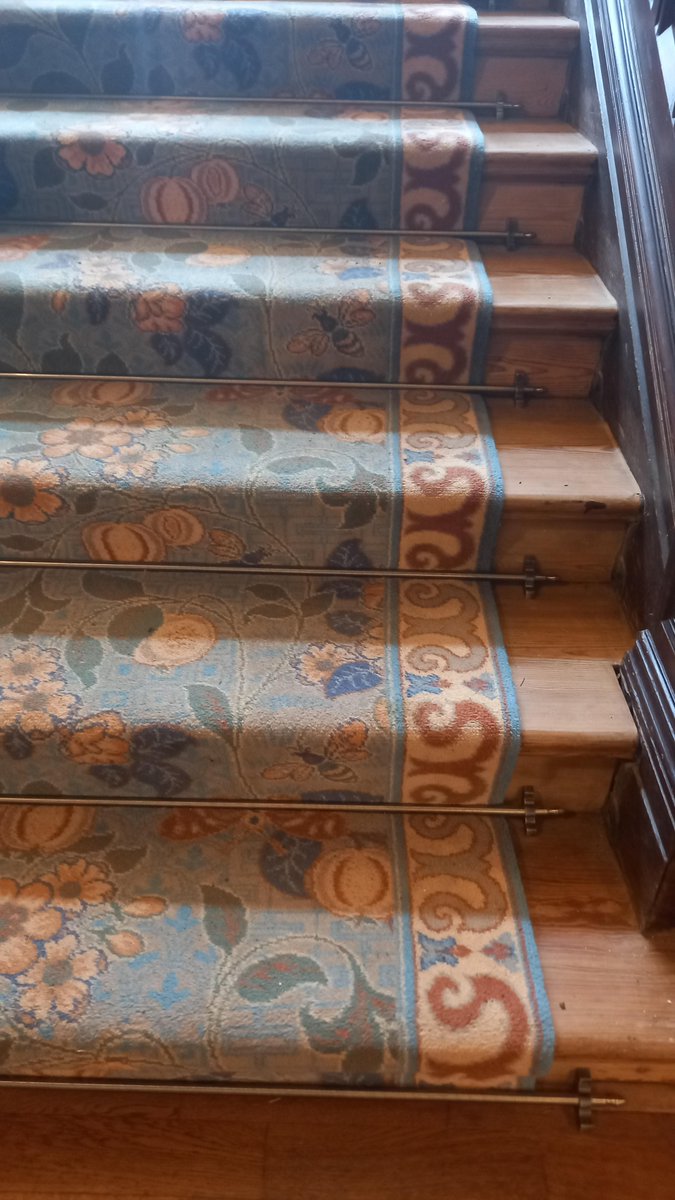 WardownHouse's tweet photo. 🔍Did you know the inverted 'W' shape in the Latin inscription was an inspiration for the Wardown House logo and carpet design? 🔎

#WardownWednesday #Design #Architecture #Interiordesign https://t.co/jKkYcZy3fR
