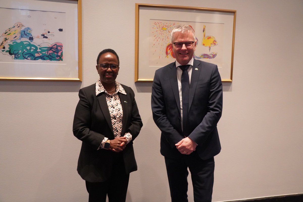 udviklingsmin's tweet image. Fruitful discussions with great colleagues @Amb_Mulamula @Vbiruta @Lamamra_dz @HassoumiMassao1 at #NAFM2022