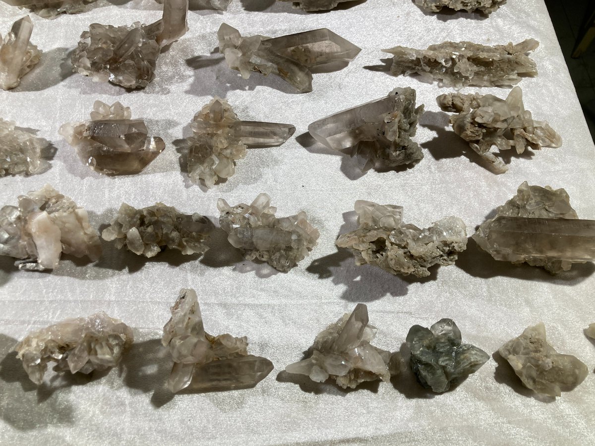 himalyaquartz's tweet photo. Smoky Quartz - 10kg-47pieces.
It contains all the generic healing properties of quartz, smoky quartz is a powerful grounding and balancing stone.
#quartz #quartzcrystals #crystalhealing #smokyquartzcrystals #quartzpoint https://t.co/FiUTeFUN1r