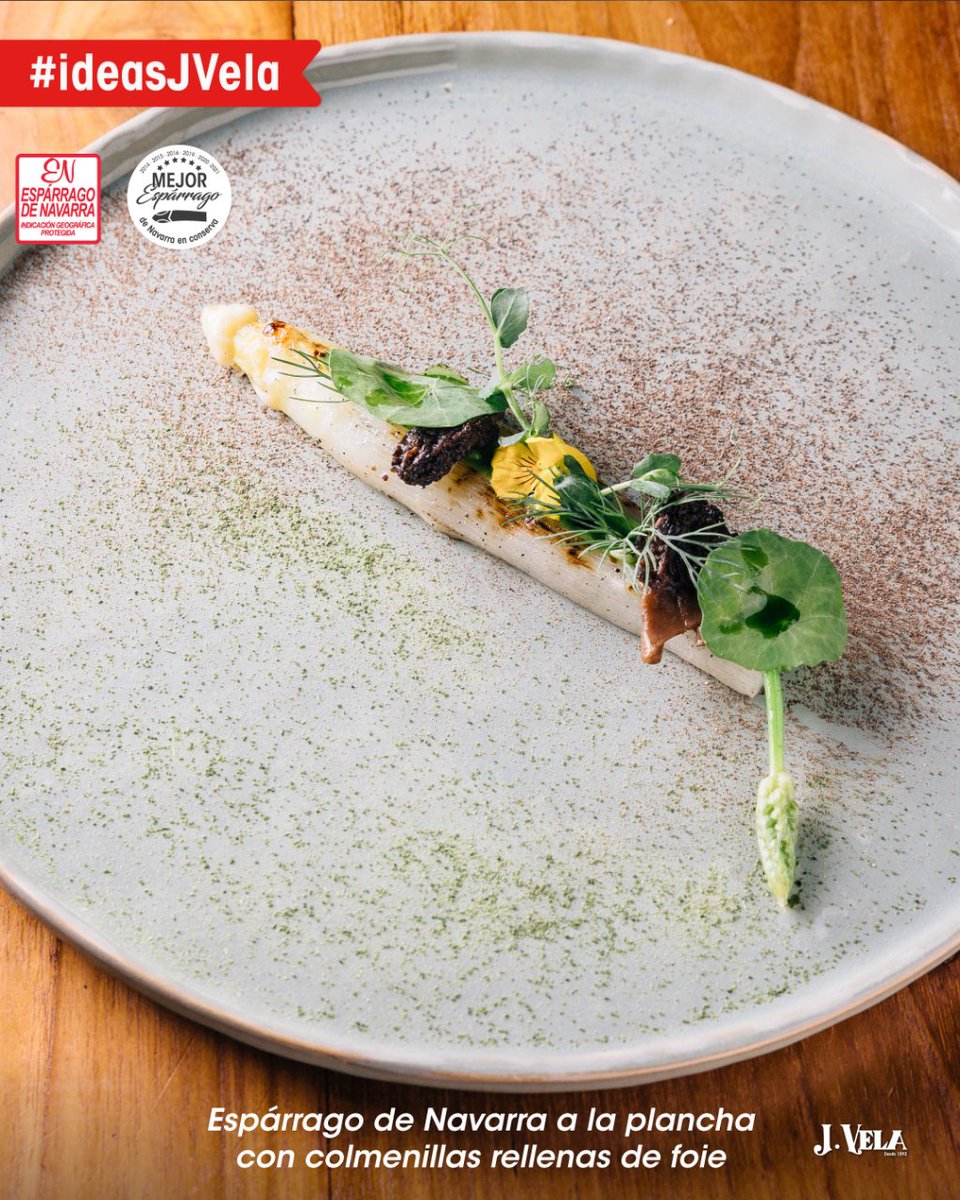 Hoy os proponemos un entrante delicioso. 👌
Se trata de un espárrago de Navarra marcado a la plancha y acompañado con unas setas colmenillas rellenas de mouse de foie. ¡Está de escándalo!

#Colmenillas #Foie #JVela #Esparragos #IdeasJVela #esparragodenavarra