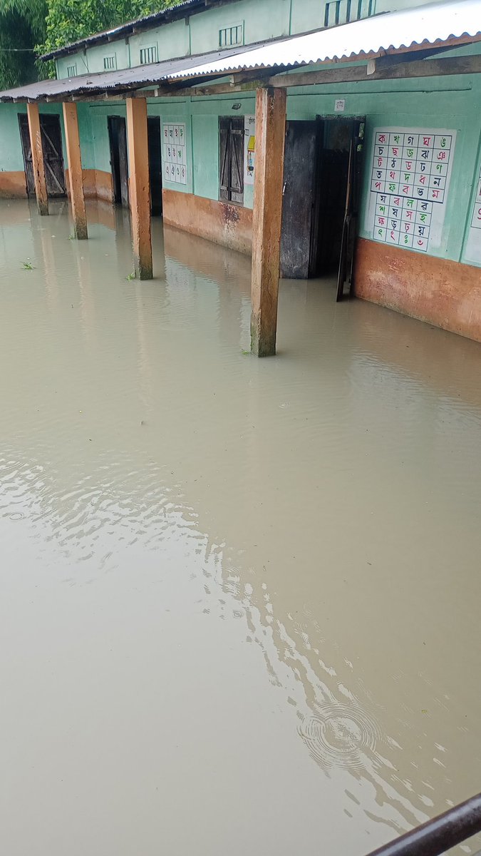 737mlps's tweet photo. Result of uninterrupted heavy rainfall... https://t.co/sGaRZO0RlV
