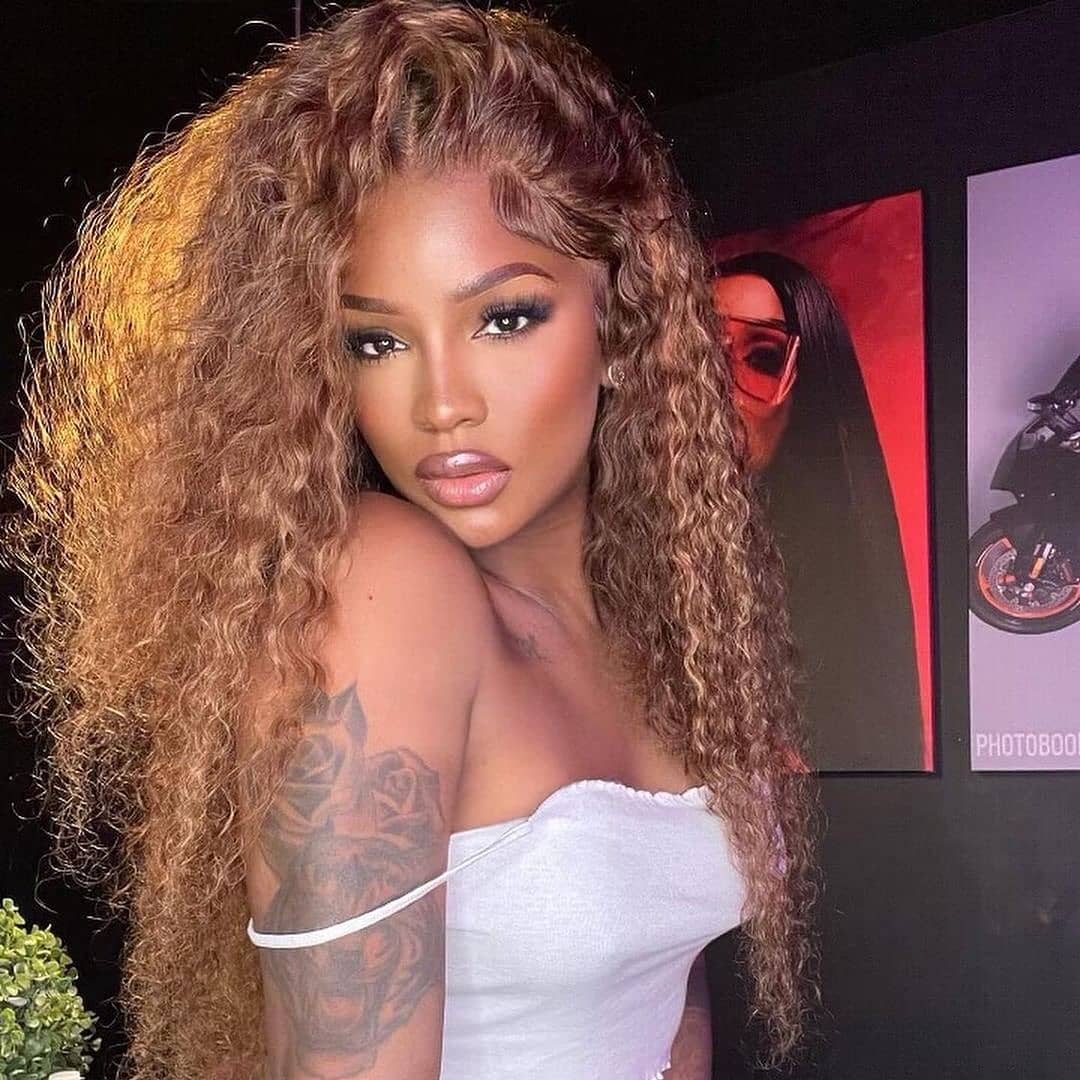 Popping curls and gorgeous color always give a vibe!😌
Hair Links:s.click.aliexpress.com/e/_oCCNiNX
#iseehairwigs #wigs #humanhairwigs #lacefrontwig  #highlightwig #ombrehair #coloredhumanhairwigs #bighair #bombhair #colorwig #wigsforwomen #lacefronthumanhairwigs #hairstyles #summersale