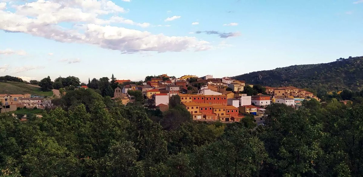 valledeltietar's tweet photo. Navahondilla, Ávila
https://t.co/MvitCEidg9
Navahondilla es un pequeño y lindo municipio de Ávila, en el Valle del Tiétar y al sur de Gredos, muy cerca de Madrid.
#navahondilla #valledeltietar #avila #gredos #turismo #naturaleza #fiestas #rutas #guiatietar https://t.co/dTpRbzcRgH