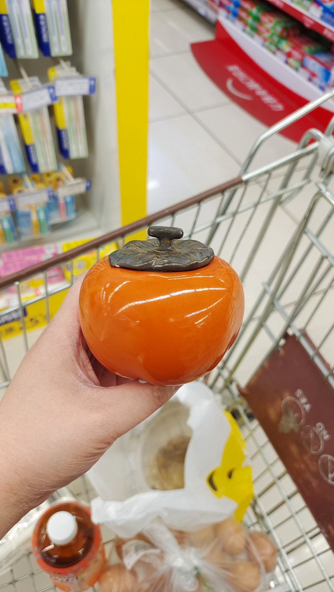 HolyWingWings's tweet photo. 🍅Persimmon tea pot.🤤
Why are you so unique and cute? https://t.co/LK8Wh4T609