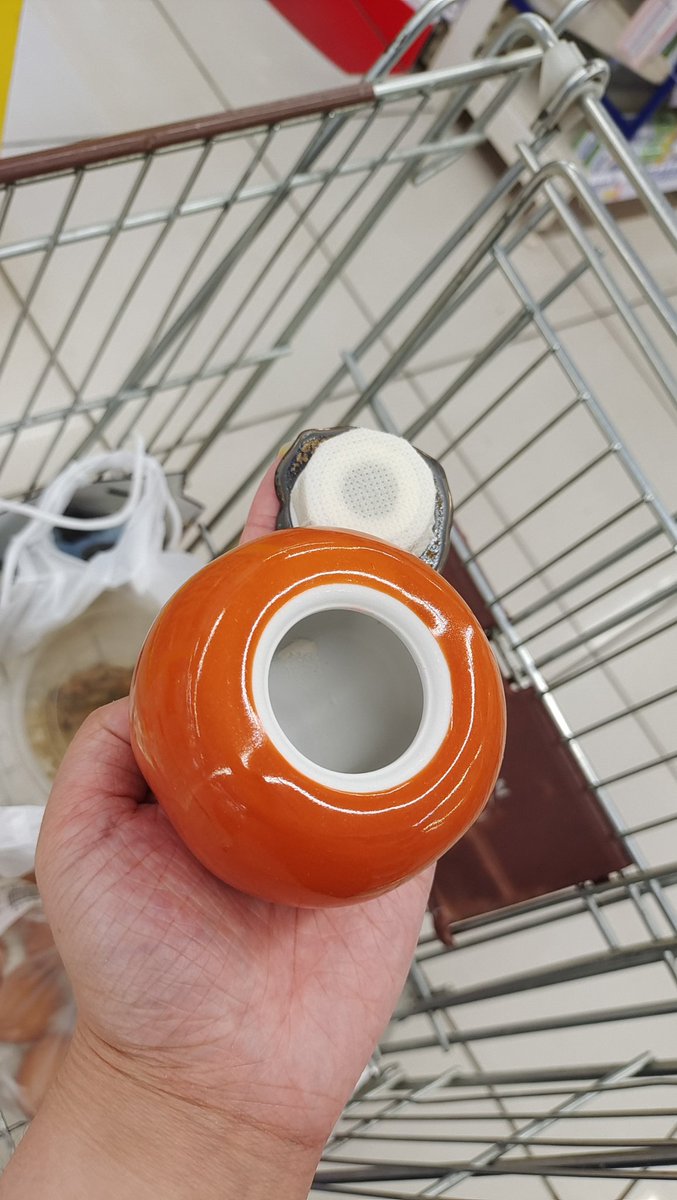 HolyWingWings's tweet photo. 🍅Persimmon tea pot.🤤
Why are you so unique and cute? https://t.co/LK8Wh4T609