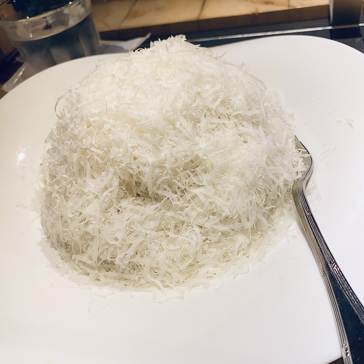 Samo_Toshu's tweet photo. 有楽町【BIGOLI】

かまくら1350円(税込)

雪山の様にチーズがこんもりと積み上げられ角切り肉と共にボロネーゼの香りを閉じ込めた逸品🍝 https://t.co/gC3rwgbPDi