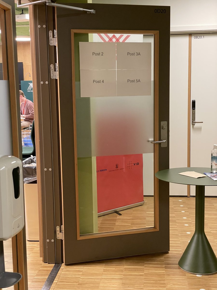 IGS_UiB's tweet photo. Bak denne døren sitter ni konsentrerte studenter i #farmasi ved @uib, i full gang med dagens #OSKE-eksamen @Farmasi_UiB @medofak_uib #pharmacy https://t.co/CMROH2WKgy
