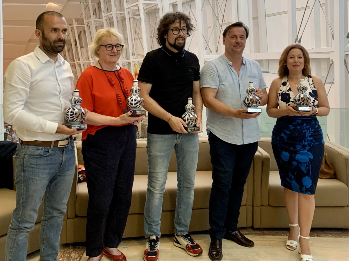 spanish_wl's tweet photo. ¡Qué buena jornada ayer en @FevinoFerrol con los nuevos “guardianes del vino” y MWs @SJEvansMW @AlmuVino @escoces_volante @alvaroribalta y @thegaragewineco! Fue un placer presentar su cata y disfrutar de unos vinos que representan los nuevos estilos del vino español https://t.co/nODBjICzJX