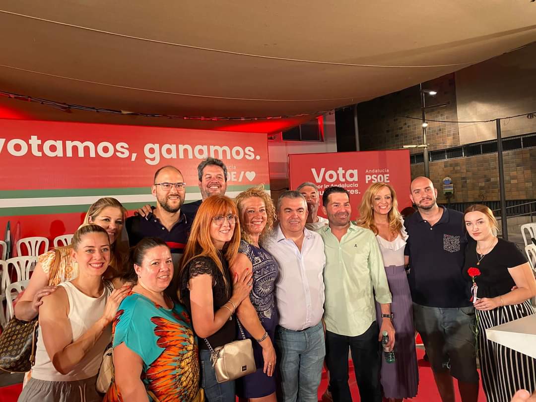 PSOE_Maracena's tweet photo. 🌹 Chute de energía ayer en Armilla con nuestro candidato @_JuanEspadas. Quedan tan sólo 4 días para cambiar el rumbo de Andalucía, una Andalucía de progreso y de igualdad de oportunidades.

#SiVotamosGanamos
#VotaPSOE https://t.co/vbTDZQaoMq