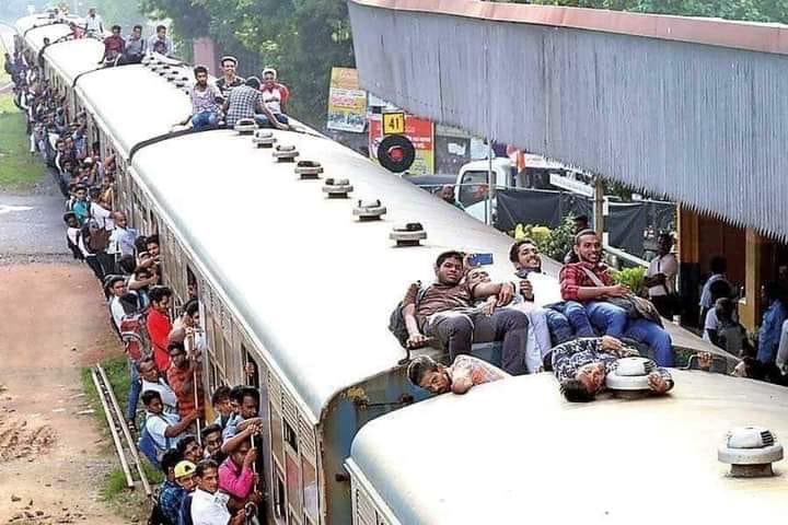 jinath's tweet photo. Status of Sri lanka under @GotabayaR and @RW_UNP regime
  
#lka #SriLanka #gohomegota2020 #SriLankaEconomicCrisis #GotaGoHome2022 https://t.co/AgxexWpHBV