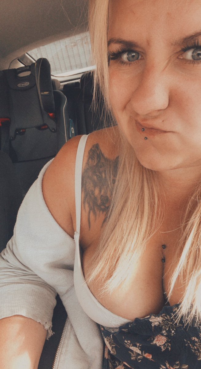x_jessca's tweet photo. When the security man in Asda points out you have been walking around like this the whole time π«£π«£
#mortified #Embarrassing #wouldbeme https://t.co/xYRQwWzYXc