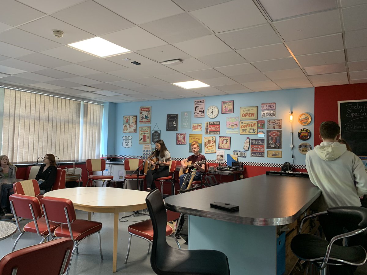 Mrs Mutch tweet media