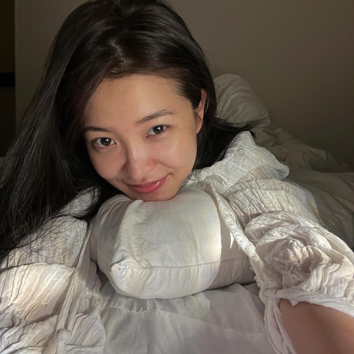 A fine day to relax and rest, just be in the comfort of my bed and that is what I did. Before I can even continue, I want to take a picture of myself and share it with every to let you guys know I’m doing well. Wishing for everyone to have a wonderful and entertaining day.