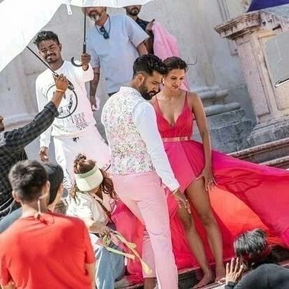 filmfare's tweet photo. Scorching BTS scenes from #VickyKaushal and #TriptiDimri's shoot in Croatia.  💕🔥 https://t.co/7pXMpviMRR