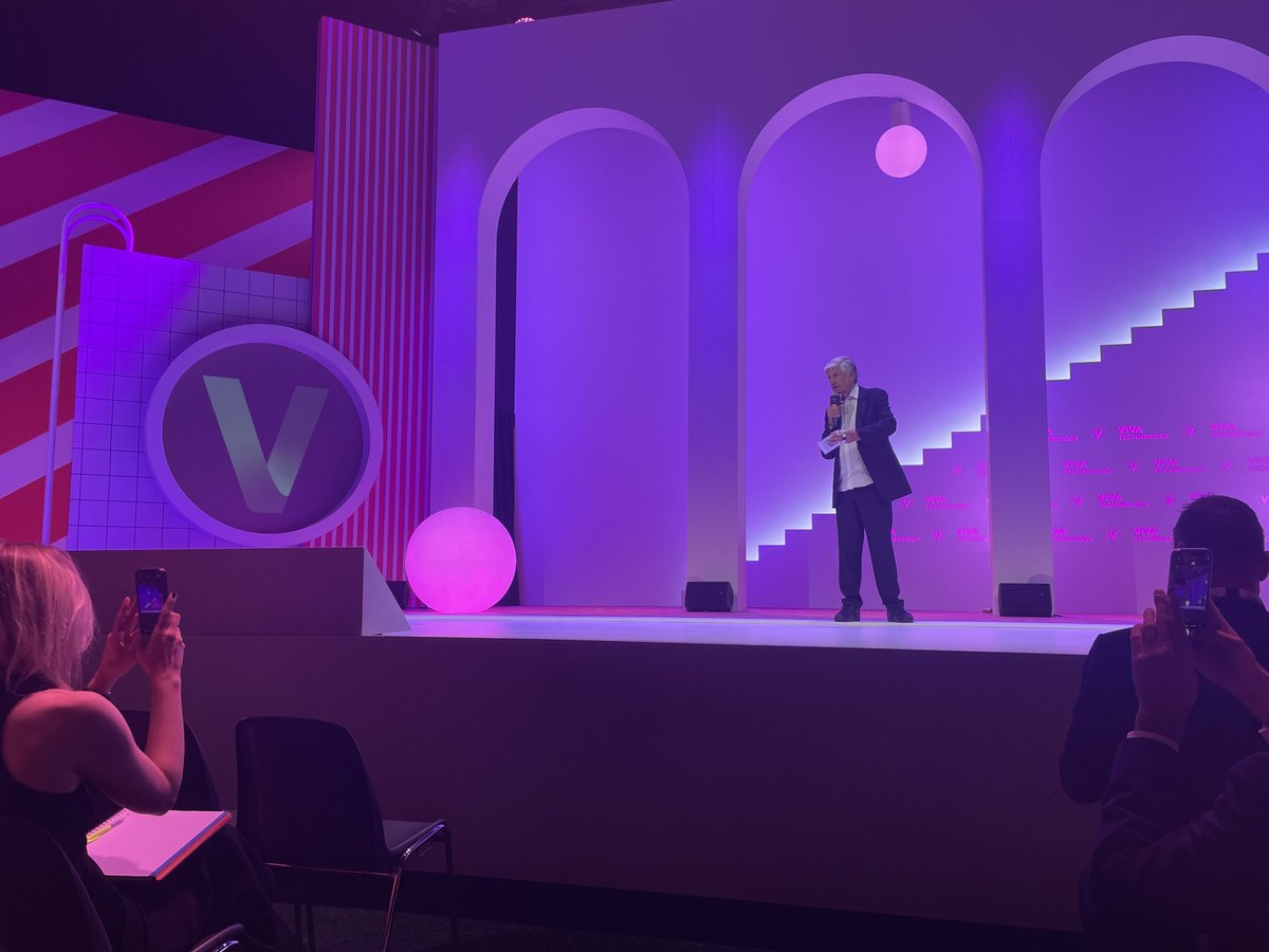 FranceTravail's tweet image. [#VivaTech2022] 📍Maurice Levy introduit cette 6e édition de @VivaTech !

➡️ Diversité et inclusion, #TechForGood, #FuturOfWork : #Vivatech, c&apos;est un événement pour échanger, apprendre, découvrir 🤖

+ de 2 000 start-up seront présentes : c&apos;est parti 🚀 #AvecPôleEmploi