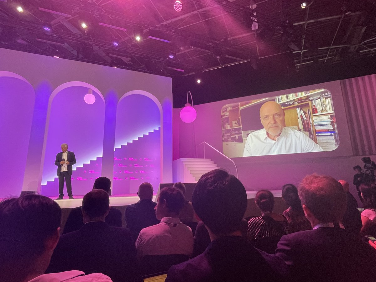 FranceTravail's tweet image. [#VivaTech2022] 📍Maurice Levy introduit cette 6e édition de @VivaTech !

➡️ Diversité et inclusion, #TechForGood, #FuturOfWork : #Vivatech, c&apos;est un événement pour échanger, apprendre, découvrir 🤖

+ de 2 000 start-up seront présentes : c&apos;est parti 🚀 #AvecPôleEmploi