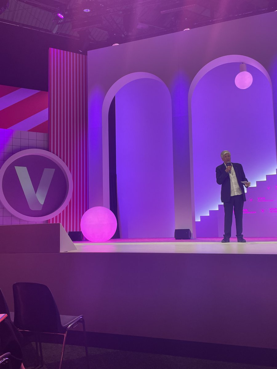 FranceTravail's tweet image. [#VivaTech2022] 📍Maurice Levy introduit cette 6e édition de @VivaTech !

➡️ Diversité et inclusion, #TechForGood, #FuturOfWork : #Vivatech, c&apos;est un événement pour échanger, apprendre, découvrir 🤖

+ de 2 000 start-up seront présentes : c&apos;est parti 🚀 #AvecPôleEmploi