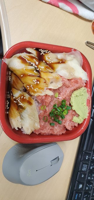 霧雨の中、『アナGOネキとろッ丼』を買いに行く。 