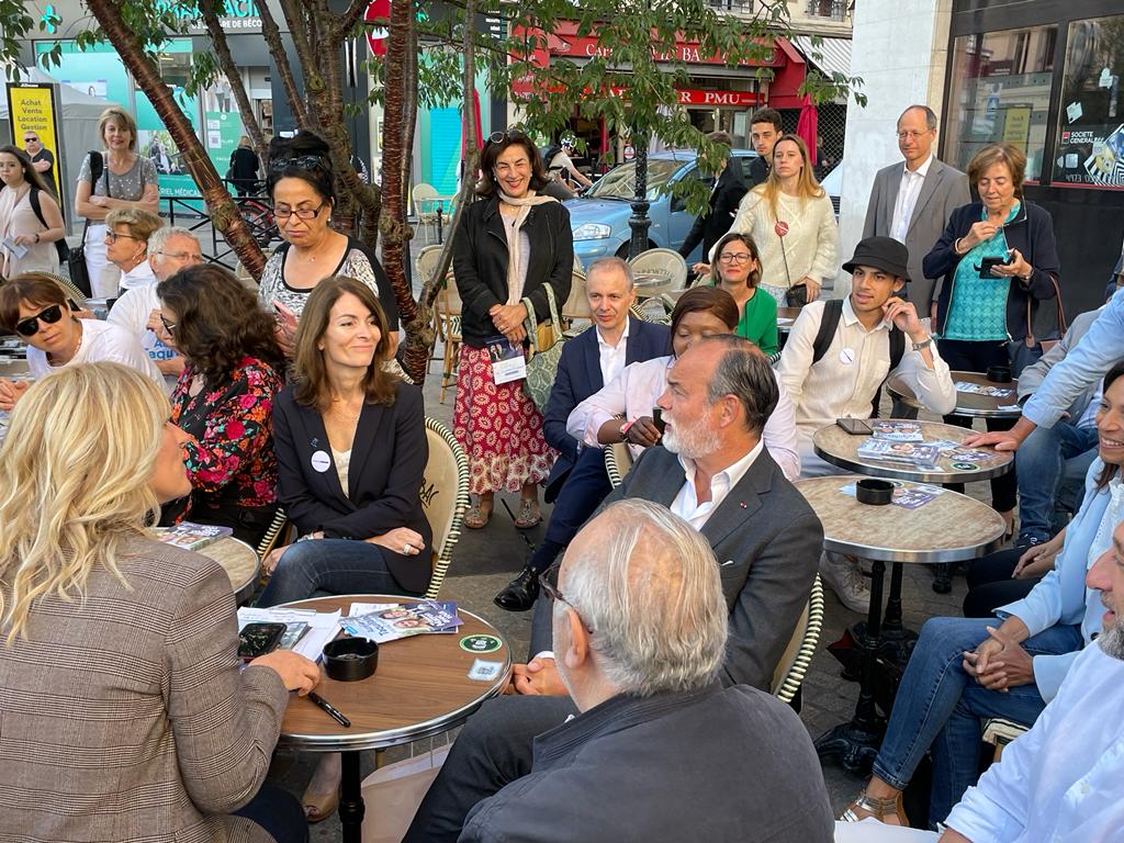 Horizons92250's tweet photo. Un grand merci à @EPhilippe_LH pour sa présence ce matin à #courbevoie aux côtés de la candidate de la majorité présidentielle @ATaquillain. Mobilisons-nous dimanche prochain pour faire gagner la #MajoritePresidentielle ! #legislatives2022 #legislatives https://t.co/O14UKyktEu