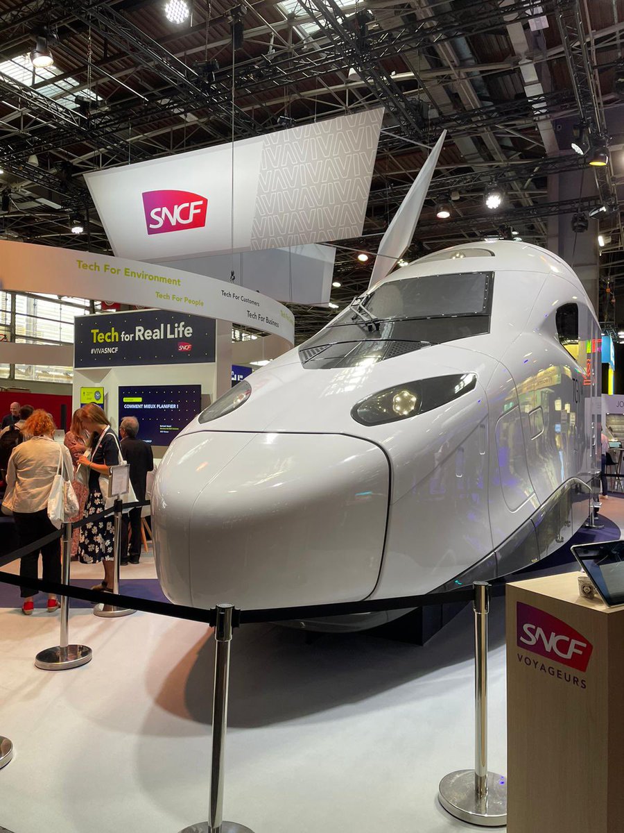 FranceTravail's tweet photo. [@pole_emploi ❤️ à #Vivatech] Le @GroupeSNCF est présent au salon  @VivaTech pour présenter ses #innovations 🚆 

Le simulateur est notamment utilisé lors des formations des futurs conducteurs de train

#VivaTech2022 #AvecPoleEmploi https://t.co/oZvZy56EHl