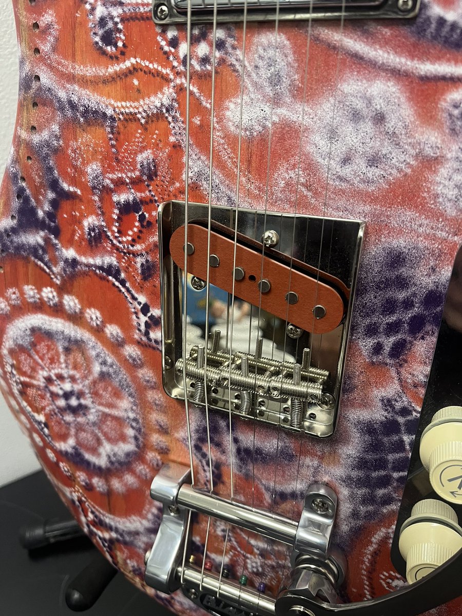 apollonmusic's tweet photo. 【新潟店】
中古で入荷したBaboushkaにビグスビーを搭載！！😆

テレマスター仕様×ビグスビー…😌
そして何よりもこのBaboushkaならではの美しいデザイン！！！🤤

情報過多な1本ですが、非常に鳴りが良く、間違いなしのグッドサウンドです👍
https://t.co/bS4iRrFPEU

＃Baboushka https://t.co/7wHXjyNh3U