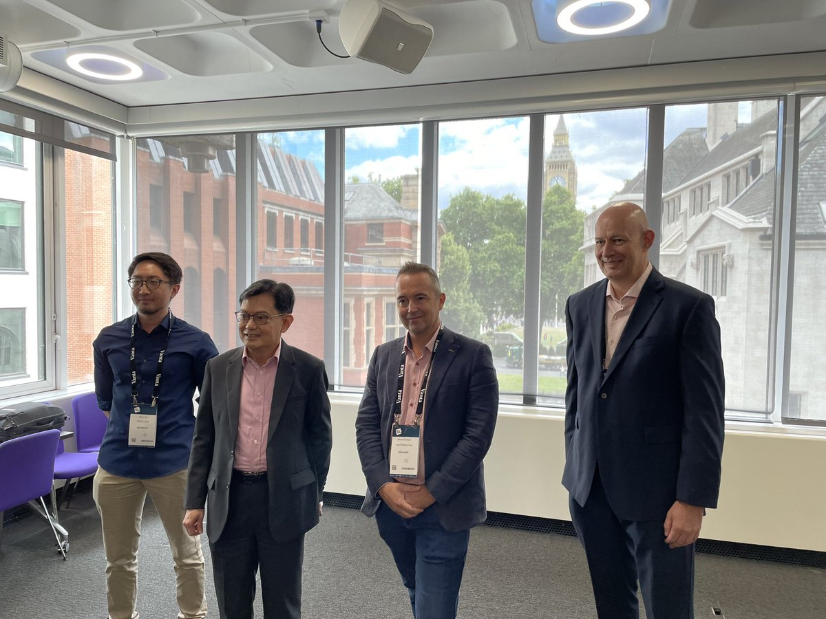 ryanthw's tweet photo. Got the chance to share about @U_UnicornsNFT with the Deputy Prime minister of Singapore and a few other Sg founders. Next up, NFT NYC! #ltw22 🇸🇬🏴󠁧󠁢󠁥󠁮󠁧󠁿 #NFTNYC2022 https://t.co/IeI9F2O7mM