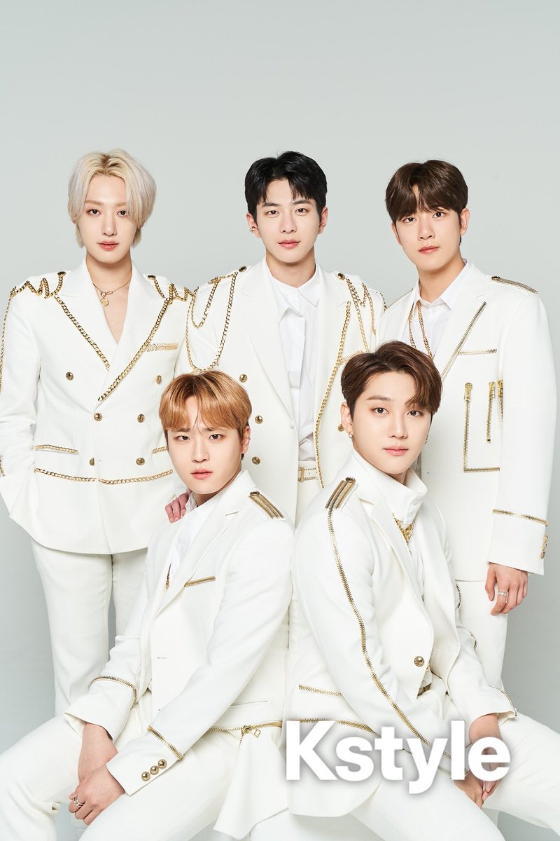 Goljenness's tweet photo. Family picture of my bias (/wreckers) line. 💜
Extremely loving this. 💜

@Hi_Goldenness @GoldenChild @GNCDjp_official #GoldenChild #골든차일드 https://t.co/vWwY9h5MjG