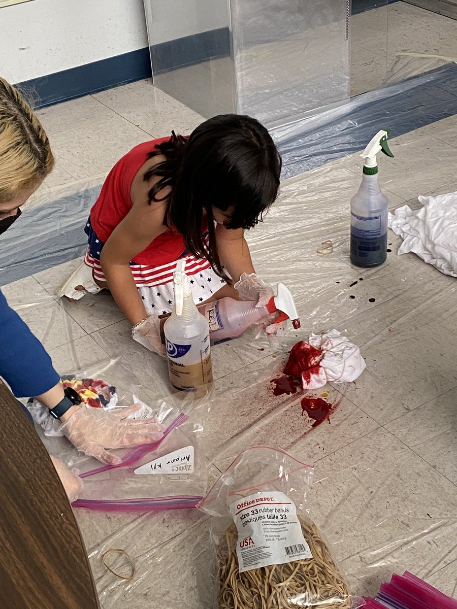 DebraCadena's tweet photo. Day 1 & Day 2 of Summer Art Camp๐๐จ @NISDHowsman #playgroundart #origamifrogs #weaving #tiedyeshirts https://t.co/oCUjLt7uyp