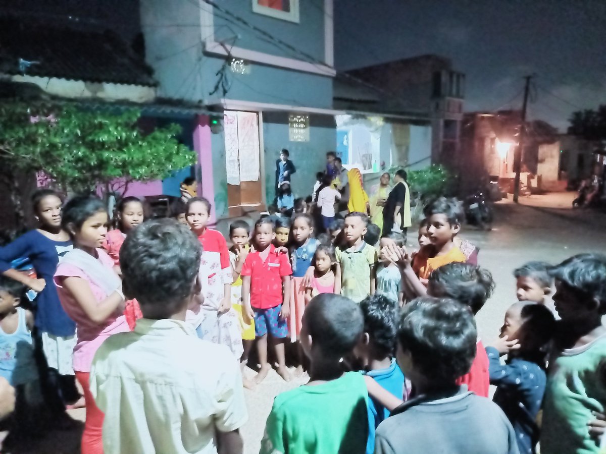 chand_lena's tweet photo. #SAHAPATHASHALA
#FreeTution to #downtrodden #needy #children in slum/village by #SAHA
https://t.co/JFE607E13N https://t.co/7BoPCVmdsb