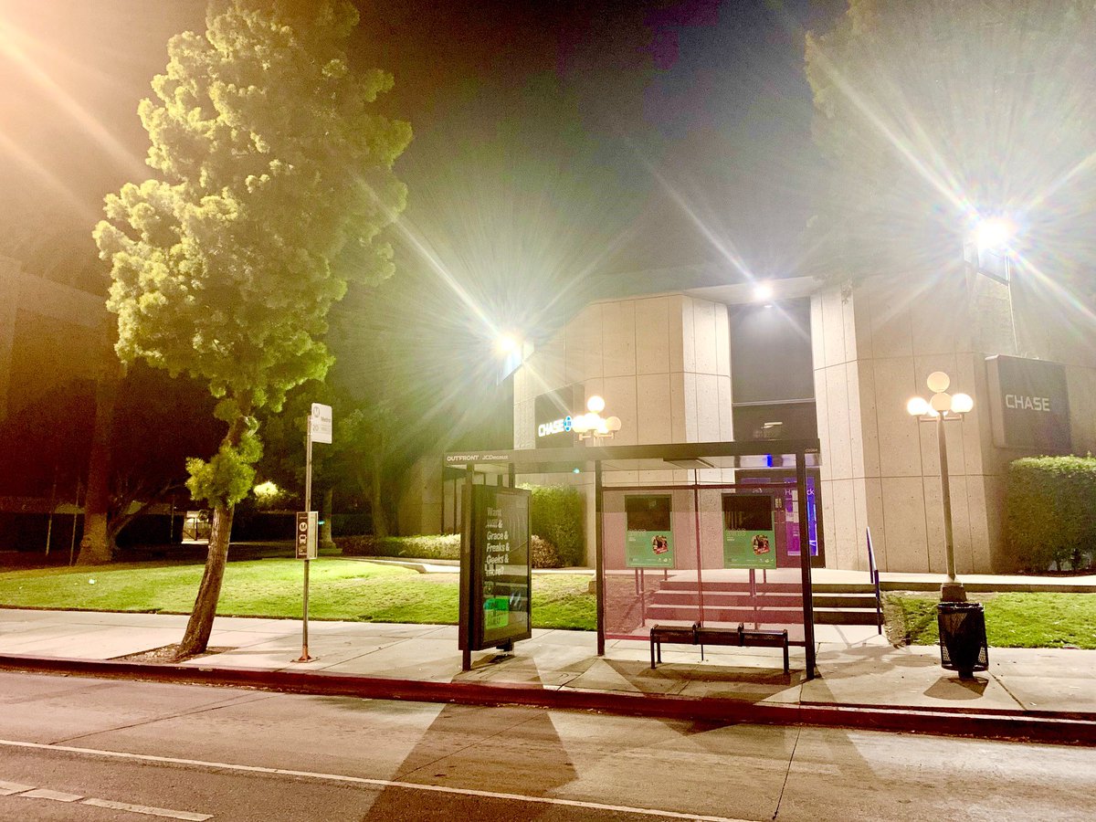 OutfrontDecaux's tweet photo. Cold Light, Hot Night 🎶

#labusstops 
#cityatnight 
#nightshots https://t.co/3Ygv2v9IIp