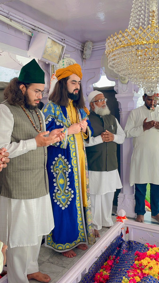 ZarifBabaa's tweet photo. khwaja banda nawaz Dargah 
Gesudaraz Gulbarga Sharif
Syed Zarif Chishti
Zinda Wali, Sufi Saint, Leader Of Chishti Sisila
Zarif Chishti
Zarif baba
Garib Nawaz Moinuddin Chishti Ajmer Ka Dada pir
⁦#ZarifBaba⁩ #SyedZarifChishti⁩ ⁦#KhwajaZarifbaba
👑ज़रीफ बाबा 🌹 ZARIF BABA https://t.co/hJUaNxkFeQ
