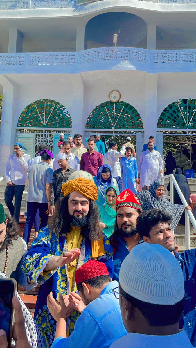 Baba_Zarif's tweet photo. آرامگاه خواجه محمدگیسودراز چشتی
گلبرگه شریف هندوستان
خواجه بنده نواز حسینی
خواجه ظریف بابا
رهبر طریقه چشتیه در هندوستان
اوتار، قدیس، ولی خدا
خواجه سیدظریف چشتی
ظریف بابا
خواجه ظریف بابا قدیس روحانی، قطب سلسله چشتیه در دنیا، شاعر، عارف، ولی، مقرب بارگاه الهی سفیر صلح در دنیا https://t.co/8GIJi9mFQT