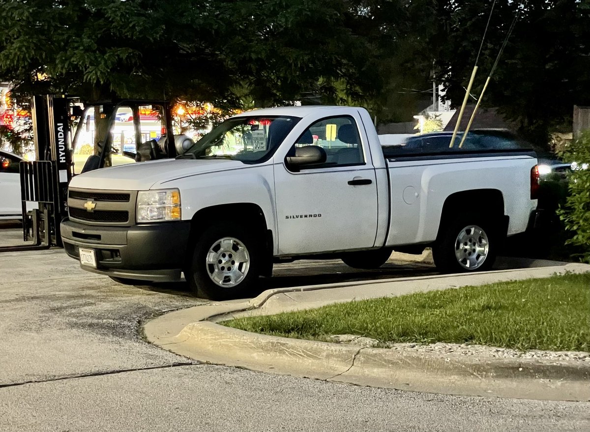 Car_Guy_Tom's tweet photo. Shorty! #Chevy #ShortBed #RegularCab #CarSpotter https://t.co/d2lSNGF3QA