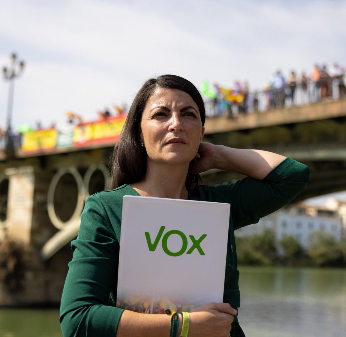 AntonioTapiaRo6's tweet photo. #SOLONOSQUEDAVOXLEVANTANDOESPAÑACONVOXBUENOSDIASESPAÑA 💪 VOX 💪☕🇪🇦 https://t.co/UyOHX3297w