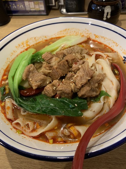 今日は麻辣牛肉びゃんびゃん麺!!
しびれるううううううめえええええ 