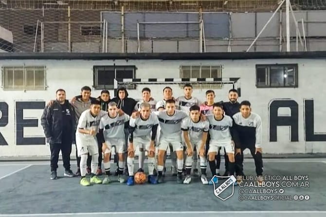 caallboys's tweet photo. [FUTSAL MASCULINO] #AllBoys perdió 2-1 frente a #IpaFutsal por la @LigaBafi 
👧 Inferiores
3ra ➡️ 3-3 
4ta ⬆️ 4-0 
5ta ⬇️ 2-1 
6ta ⬆️ 2- 0 
7ma⬆️3-0 
8va ⬇️2-0 

⚪⚫⚪ #VamosAllBoys ⚪⚫⚪ https://t.co/7zAVcIY2iH