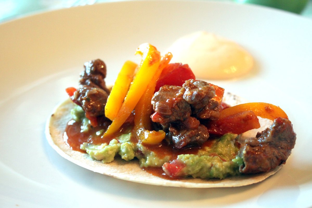 PaneBistecca's tweet photo. Rindfleisch Tacos in Tomatensauce https://t.co/r4Kh667tpD
#diekulinarischeweltreise @volkermampft @fluffigundhart #blogevent #tacos #mexico #mexiko #rindfleisch #beef #meat #peperoni #capsicum #tomatensauce #tomatosauce #delicious https://t.co/i1SAXsJXsp