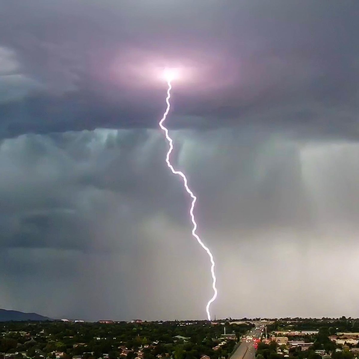 SLCScanner's tweet photo. #OTD2020 #Lightning #SaltLakeCity #Utah #utwx https://t.co/Fe0eJwvlji