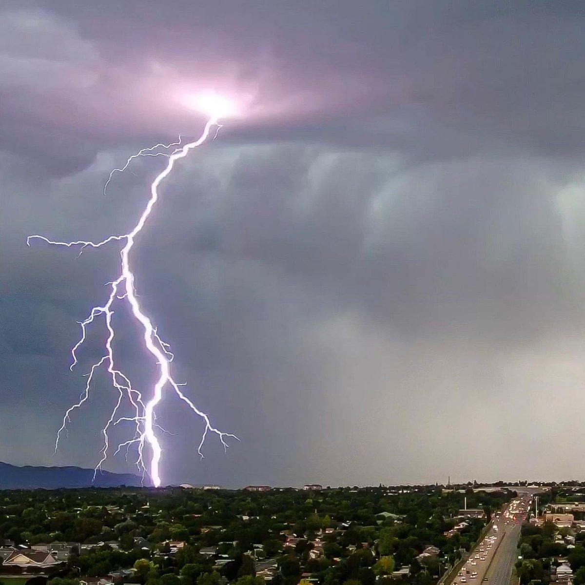 SLCScanner's tweet photo. #OTD2020 #Lightning #SaltLakeCity #Utah #utwx https://t.co/Fe0eJwvlji