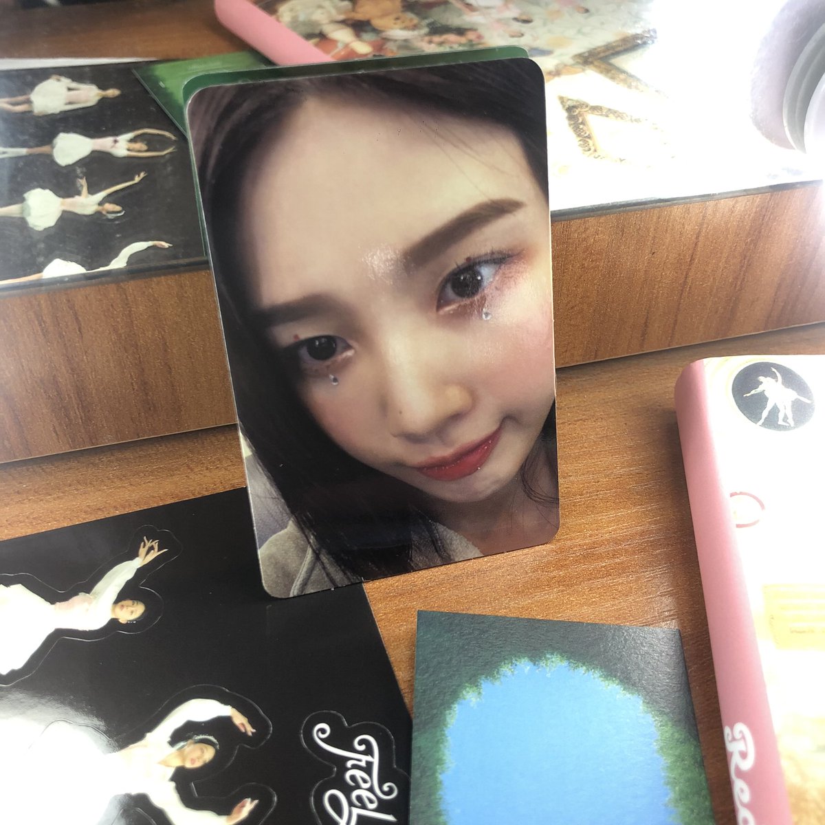 _aerichanz's tweet photo. maaaamsh andito na siya!! FINALLY!!!! 🥰🥹 I got Joy PC &amp; Poster mygahddd

thank u @SeoulMagicPH !! 💖
really satisfied po sa packaging &amp; freebies

#SeoulMagicFeedbacks https://t.co/Vaiu0YFR8n