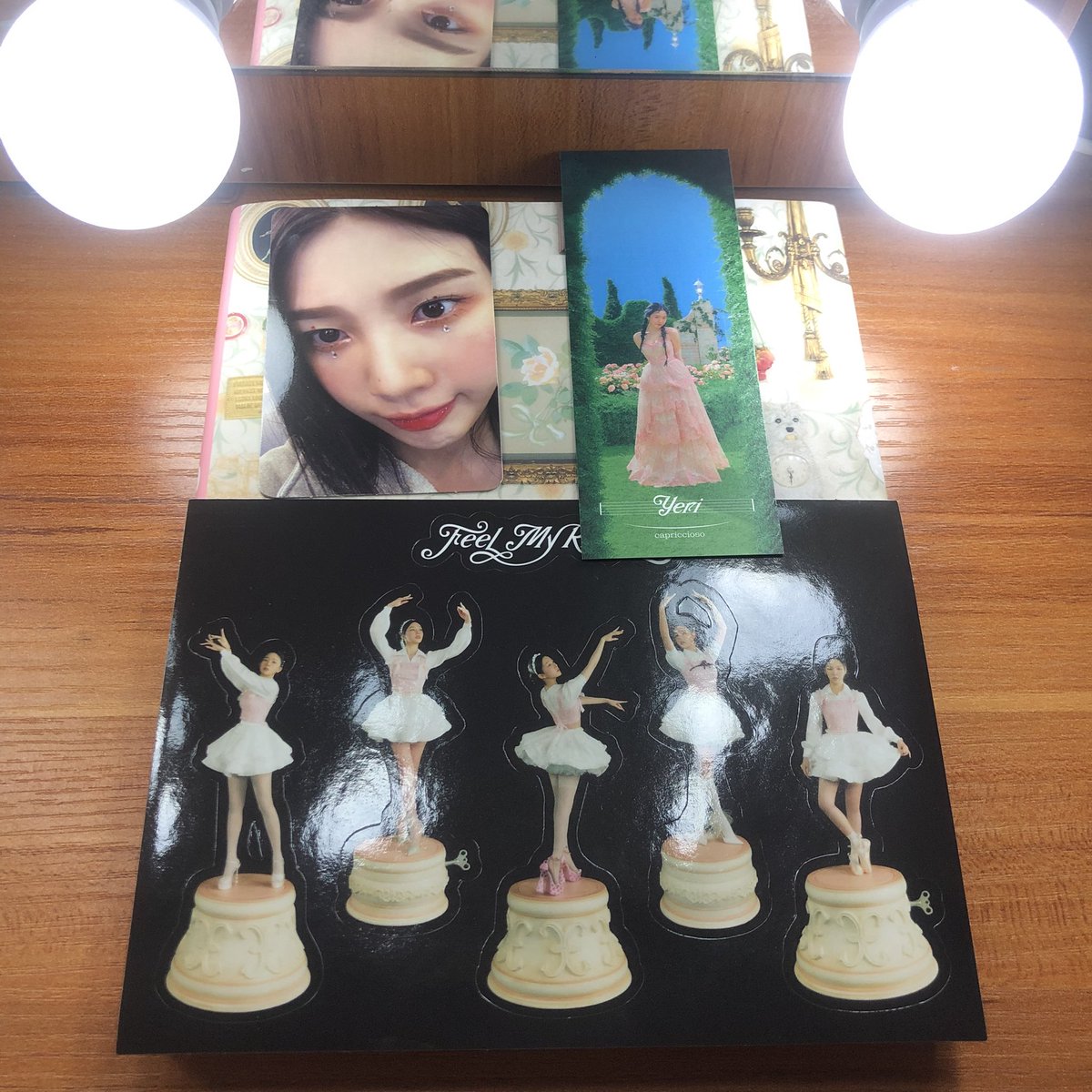 _aerichanz's tweet photo. maaaamsh andito na siya!! FINALLY!!!! 🥰🥹 I got Joy PC &amp; Poster mygahddd

thank u @SeoulMagicPH !! 💖
really satisfied po sa packaging &amp; freebies

#SeoulMagicFeedbacks https://t.co/Vaiu0YFR8n